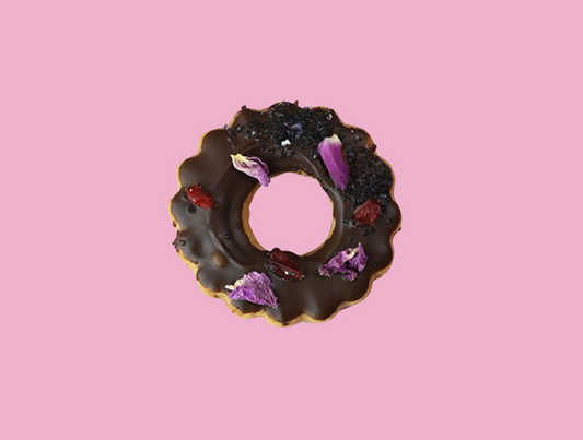 Rose with Dark Chocolate Biscuit